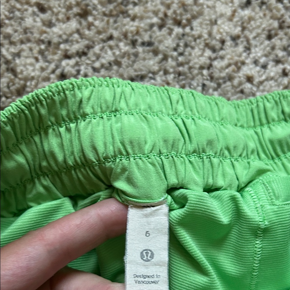 Lululemon Hotty Hot 2.5” shorts - Picture 3 of 3